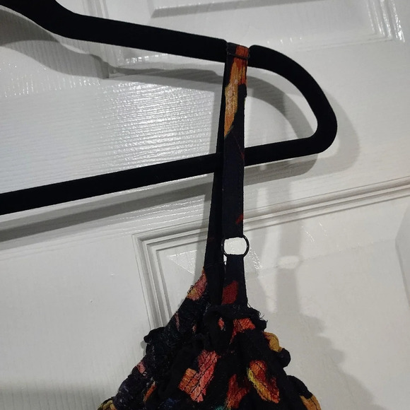 Torrid Floral Black Rayon Crepe Smocked Cold Shoulder Top in Size 3 / 22-24 - Picture 9 of 14